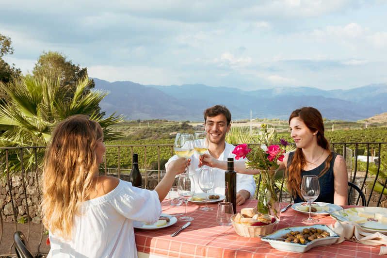 Fine Dining and Wine Tasting: How to Savor the Best Cuisine on Your Luxury Vacation